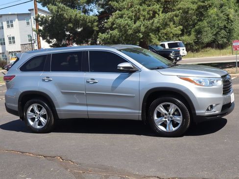 Used 2014 Toyota Highlander Limited FWD image 2