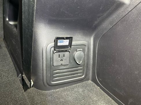 Used 2020 Toyota 4Runner SR5 AWD/4WD image 31