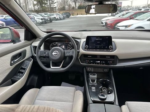 Used 2023 Nissan Rogue SV image 17