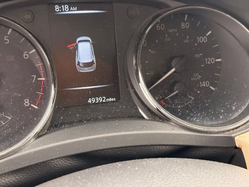 Used 2017 Nissan Rogue SV w/ SV Premium Package FWD image 9