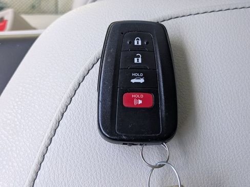 Used 2021 Toyota Camry XLE w/ Navigation Package FWD image 28
