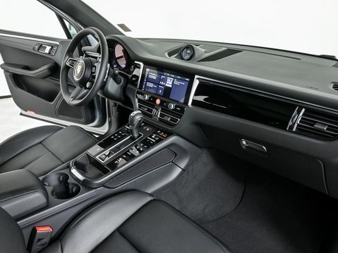 New 2026 Porsche Macan image 24