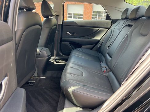 Used 2022 Hyundai Elantra Limited image 24