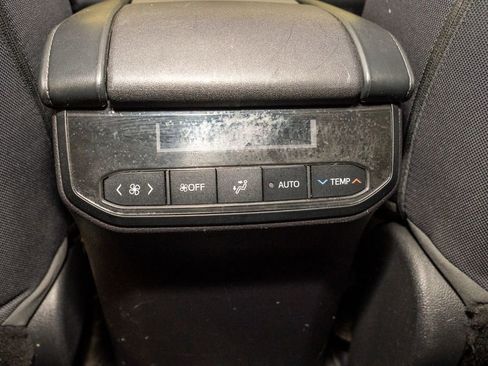 Used 2023 Toyota Highlander LE image 8