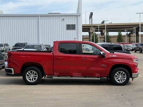 Used 2022 Chevrolet Silverado 1500 LT w/ Z71 Off-Road Package AWD/4WD image 3
