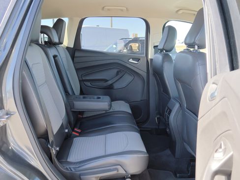 Used 2018 Ford Escape SE w/ SE Sport Appearance Package image 32