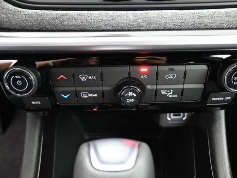 New 2026 Jeep Compass Latitude image 3