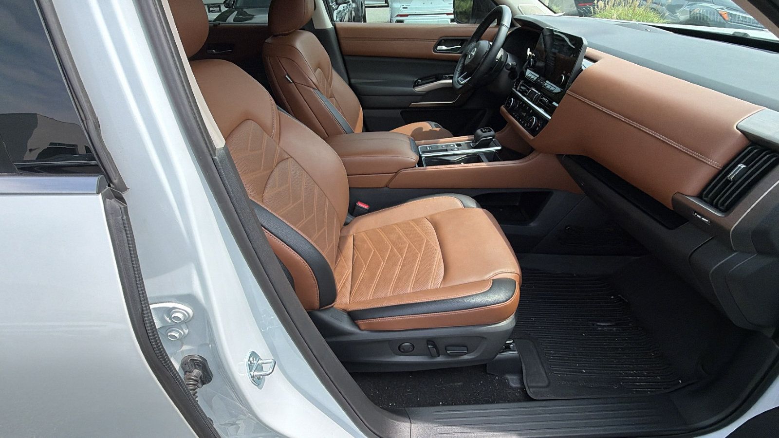 Used 2025 Nissan Pathfinder Platinum w/ Cargo Package FWD image 19