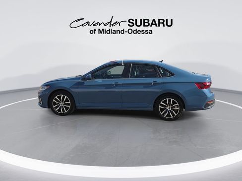 Used 2025 Volkswagen Jetta SE FWD image 5