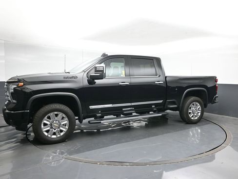 Used 2024 Chevrolet Silverado 2500 High Country w/ High Country Premium Package image 2