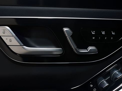 Used 2022 Mercedes-Benz S 500 4MATIC w/ AMG Line Package image 25