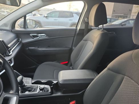 Used 2025 Kia Sportage LX image 9