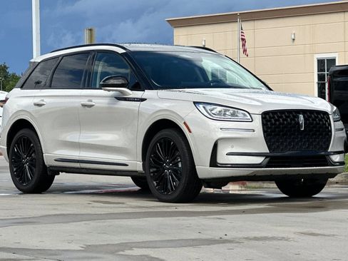 Used 2024 Lincoln Corsair Reserve w/ Equipment Group 201A AWD/4WD image 8
