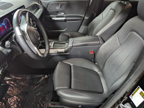 Used 2025 Mercedes-Benz GLB 250 image 32