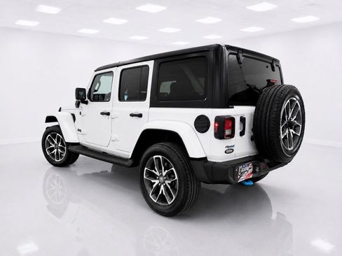 Used 2024 Jeep Wrangler Unlimited w/ Convenience Group AWD/4WD image 4