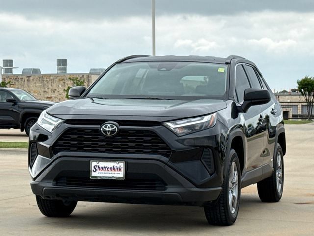 Used 2025 Toyota RAV4 LE AWD/4WD image 3