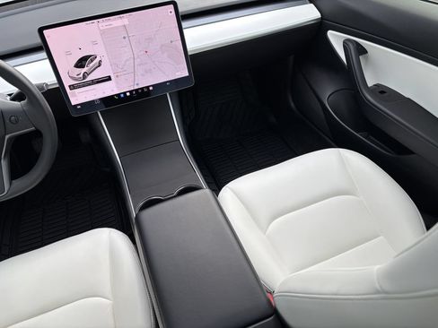 Used 2020 Tesla Model 3 Standard Range Plus RWD image 18