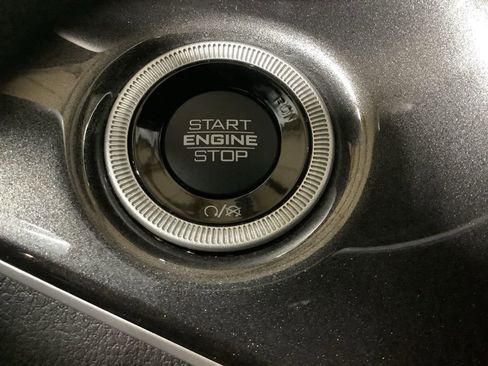 Used 2023 Jeep Grand Cherokee L Laredo image 30