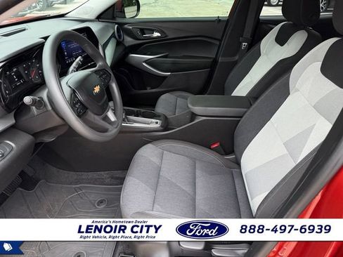 Used 2024 Chevrolet Trax LS w/ LS Convenience Package FWD image 10