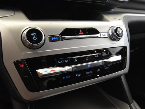 Used 2022 Ford Explorer XLT image 21