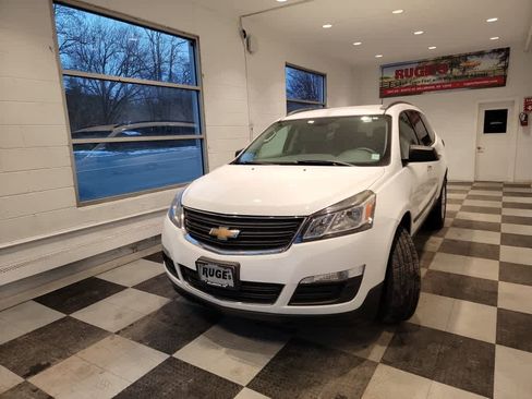 Used 2017 Chevrolet Traverse LS image 2
