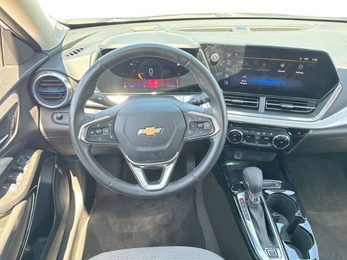 Used 2024 Chevrolet Trax LT w/ Driver Confidence Package FWD image 14