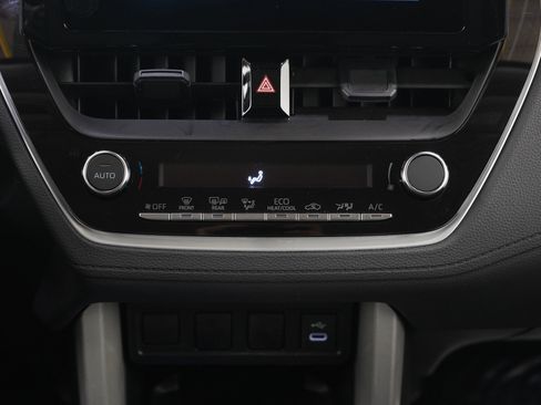 Used 2025 Toyota Corolla Cross LE image 15