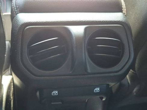Used 2022 Jeep Gladiator Rubicon AWD/4WD image 13