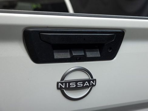 Used 2019 Nissan Frontier SV image 9