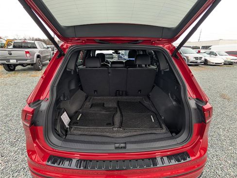 Used 2024 Volkswagen Tiguan SE R-Line image 13