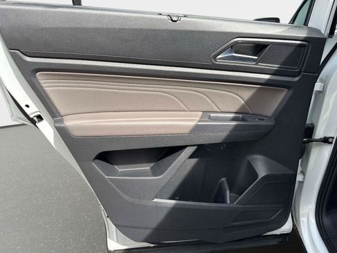 Used 2022 Volkswagen Atlas SE w/ Panoramic Sunroof Package image 6