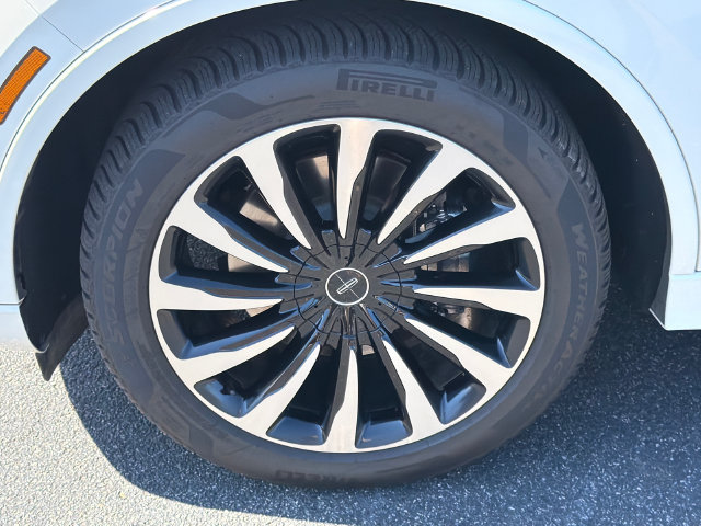 Used 2021 Lincoln Aviator Black Label Grand Touring w/ Class IV Trailer Tow Package AWD/4WD image 13