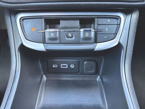 Used 2024 GMC Terrain SLE AWD/4WD image 15
