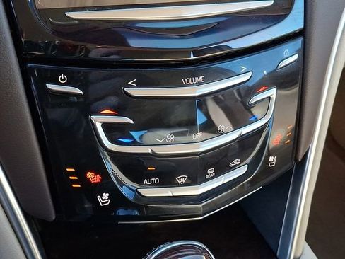 Used 2013 Cadillac XTS Premium image 11