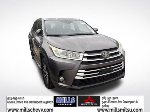 Used 2018 Toyota Highlander XLE FWD image 2