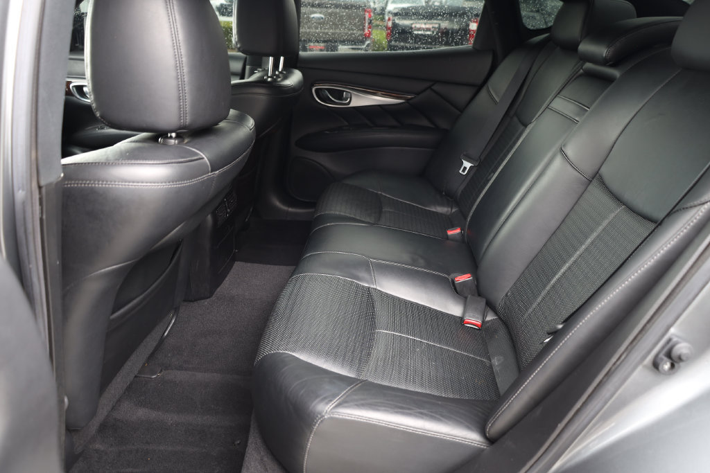 Used 2016 INFINITI Q70 3.7 w/ Sport Package AWD/4WD image 17