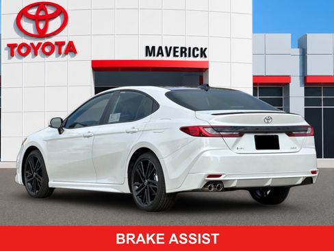 New 2026 Toyota Camry Hybrid FWD image 3