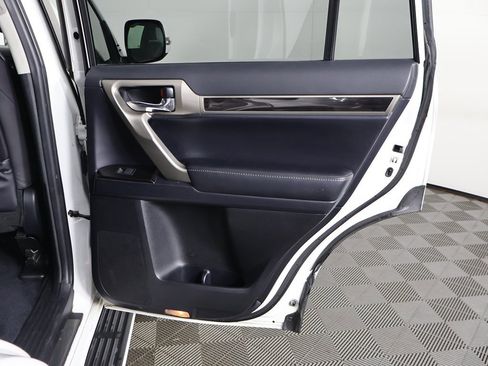 Used 2018 Lexus GX 460 image 26
