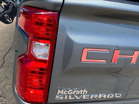 Used 2020 Chevrolet Silverado 1500 LT w/ LT Value Package AWD/4WD image 26