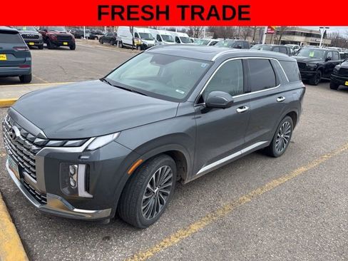 Used 2024 Hyundai Palisade Calligraphy image 3