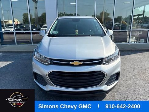 Used 2022 Chevrolet Trax LS w/ Tint and Cruise Package FWD image 17