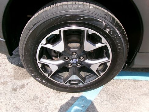 Used 2019 Subaru Crosstrek 2.0i w/ Eyesight System image 6