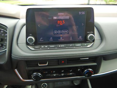 Used 2023 Nissan Rogue S AWD/4WD image 17