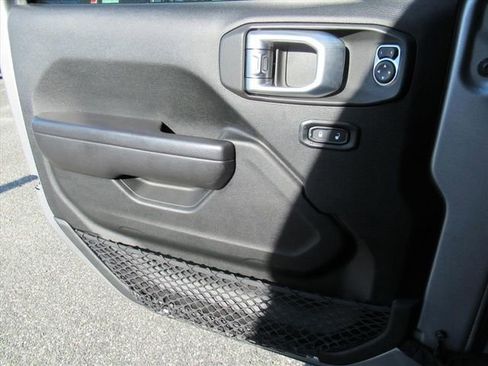 Used 2020 Jeep Wrangler Sport AWD/4WD image 18