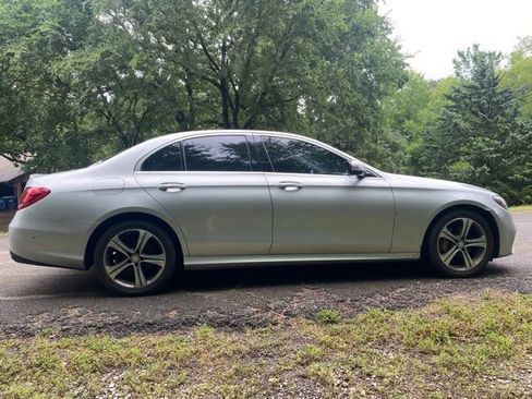 Used 2017 Mercedes-Benz E 300 4MATIC image 8