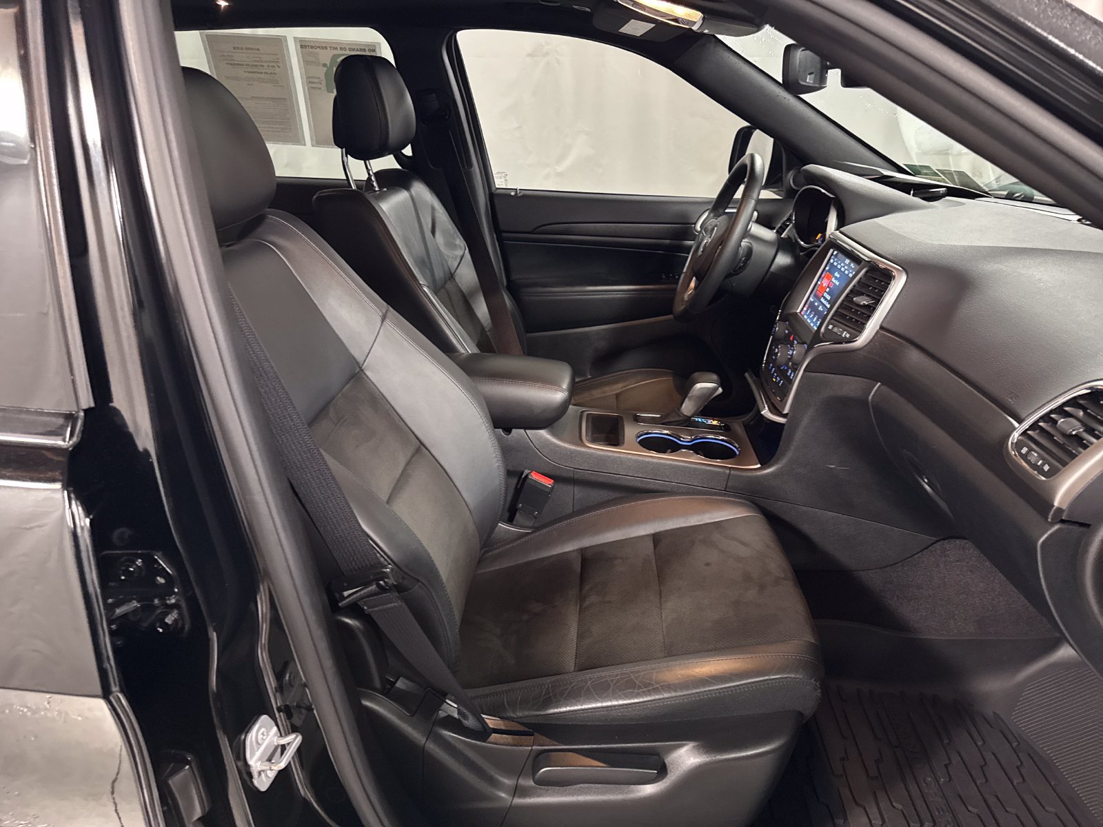 Used 2018 Jeep Grand Cherokee Altitude AWD/4WD image 23