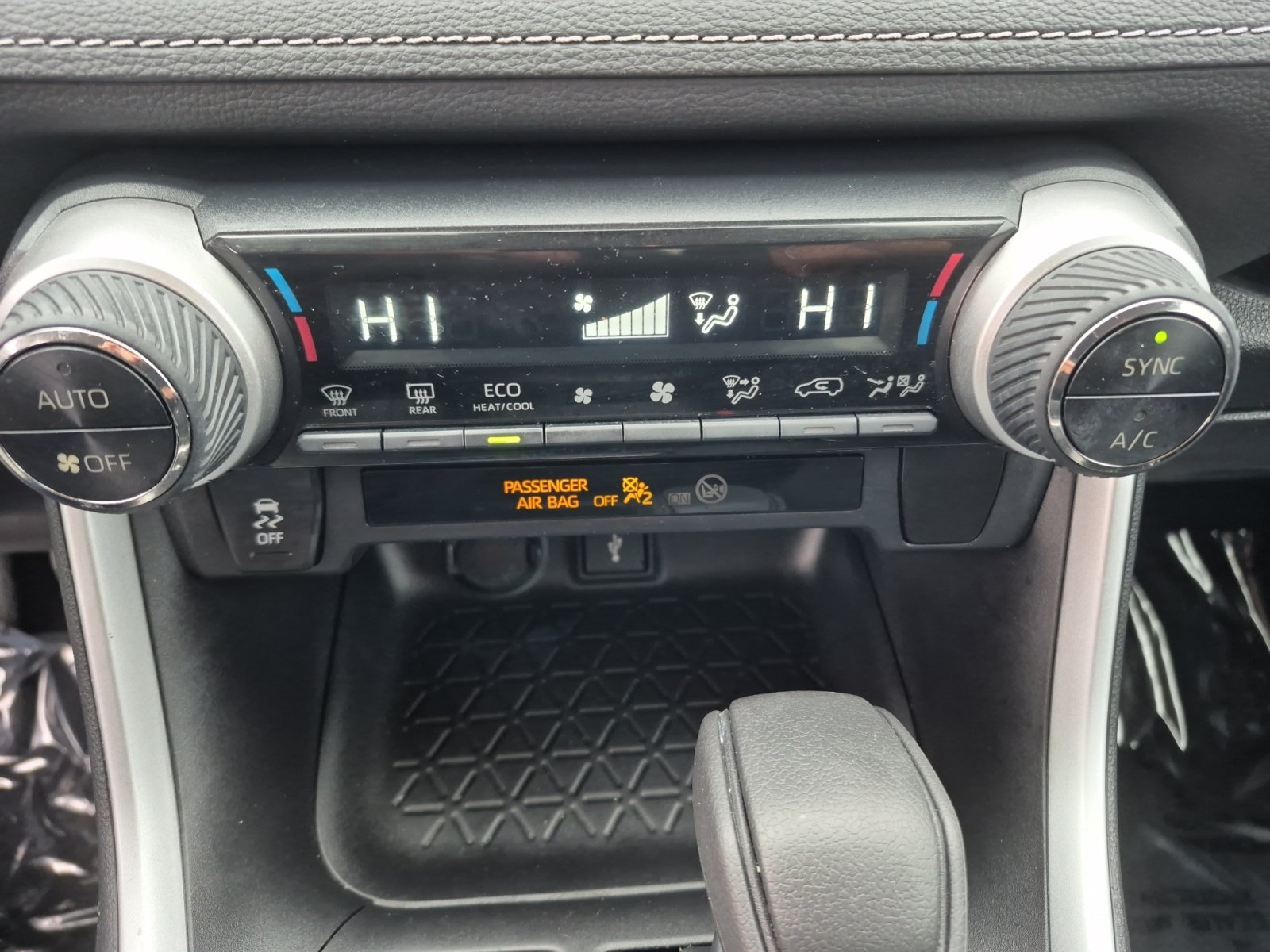 Used 2020 Toyota RAV4 LE w/ All Weather Liner Package AWD/4WD image 31