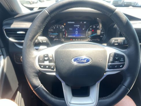 Certified 2021 Ford Explorer XLT w/ Equipment Group 202A AWD/4WD image 18