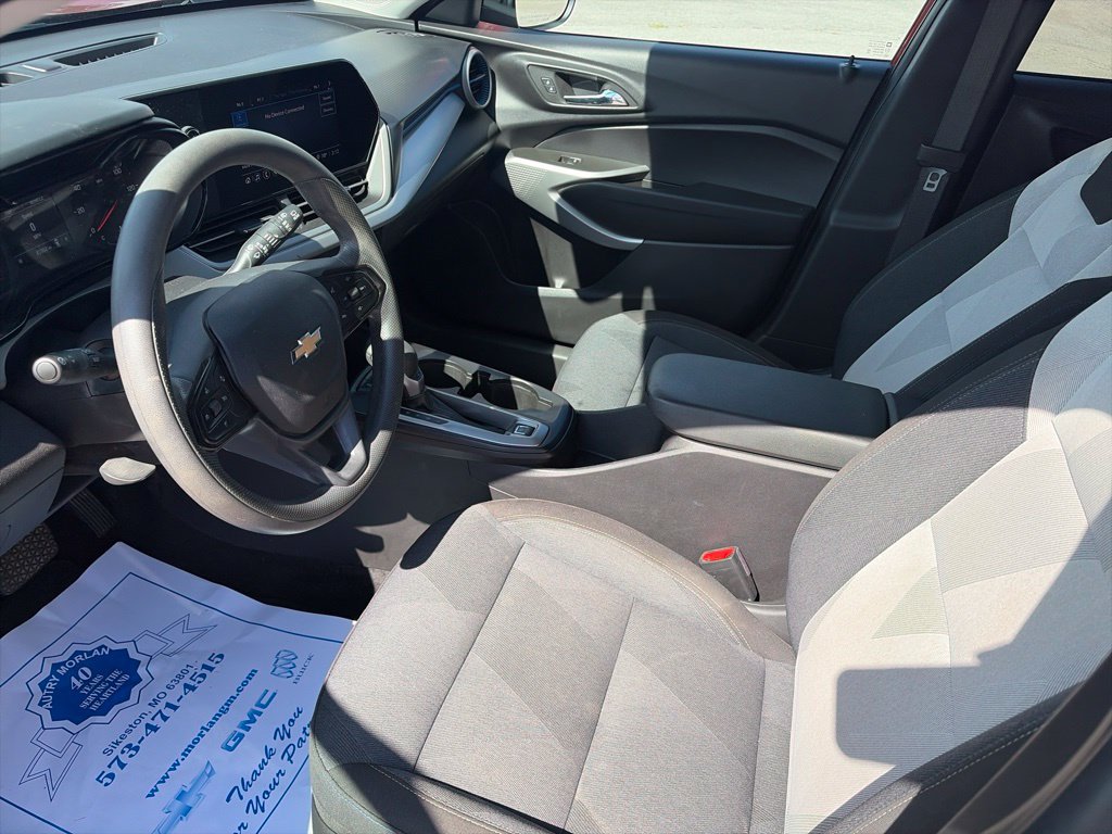 Used 2024 Chevrolet Trax LS w/ LS Convenience Package FWD image 16