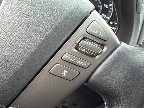 Used 2020 Nissan Armada SL image 11